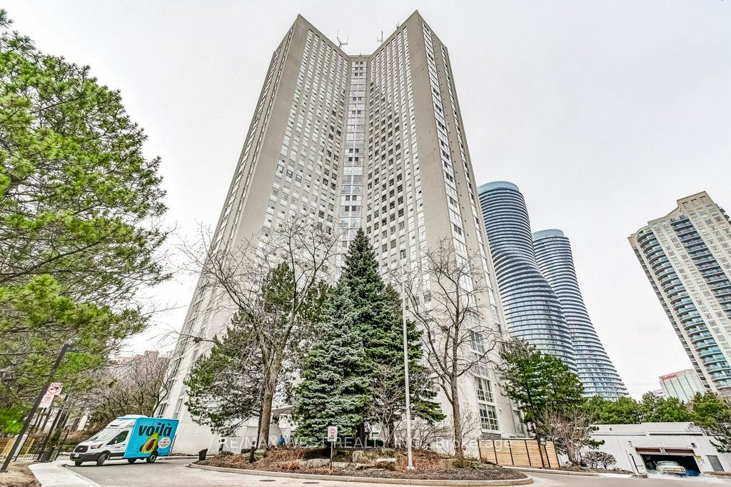 PH5-3650 Kaneff Crescent, Mississauga, ON, L5A 4A1