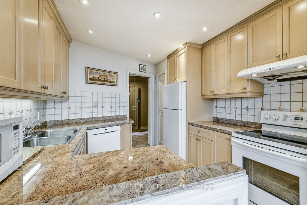 PH5-3650 Kaneff Crescent, Mississauga, ON, L5A 4A1 - 12