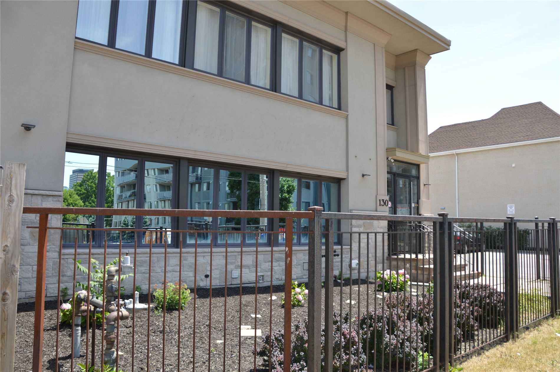 104-130 Wellington St N