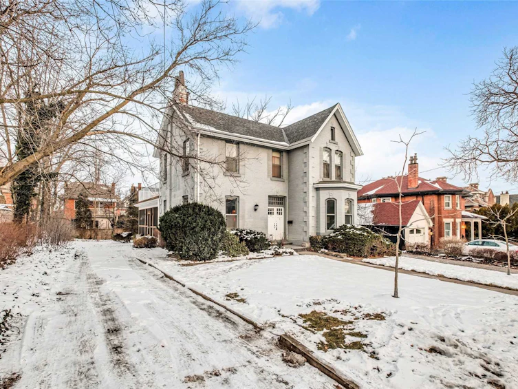 394 Queen Street S, Hamilton, ON, L8P 3T9