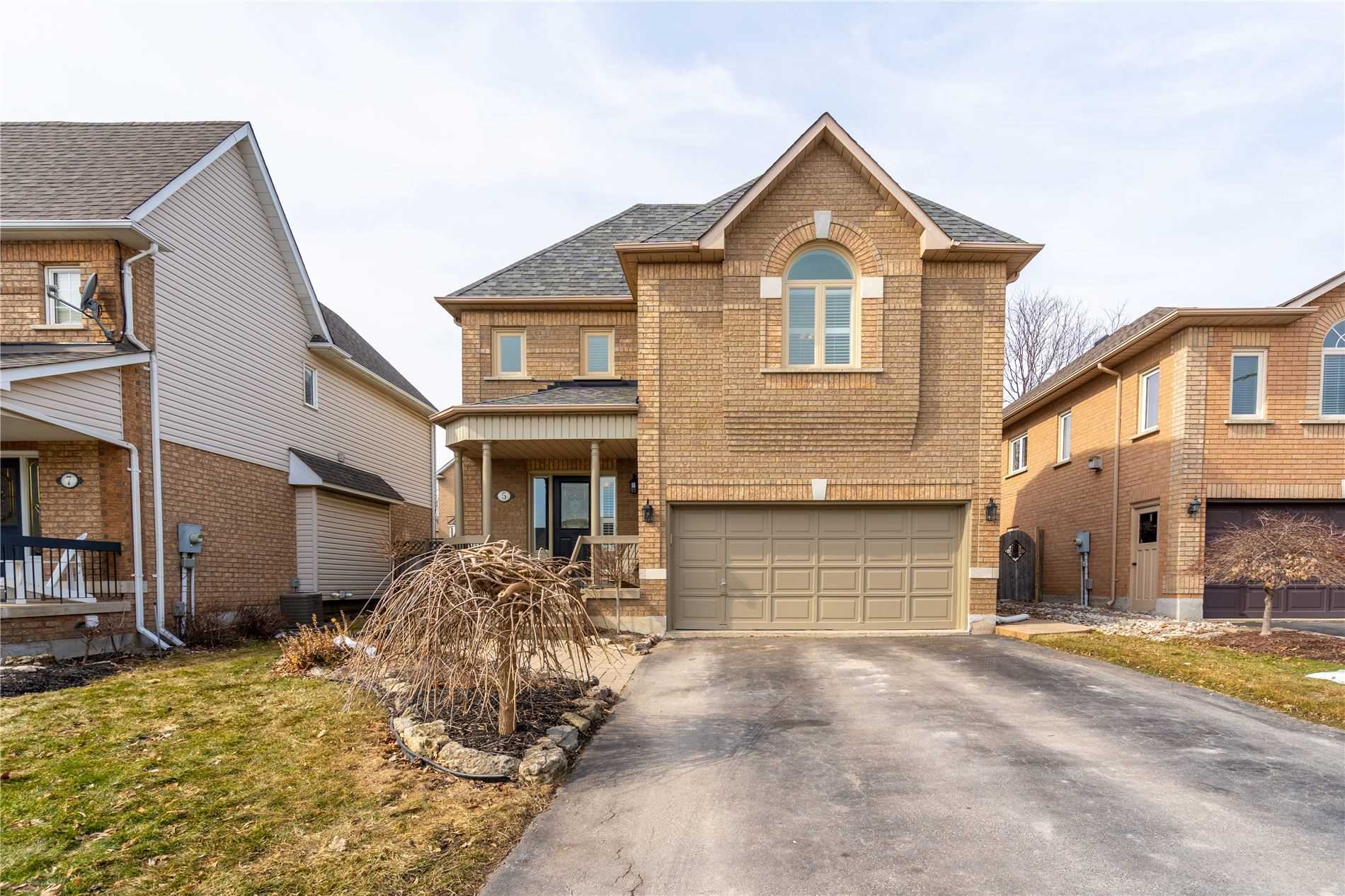 5 Keewaydin Street, Hamilton, ON, L8B 0K2