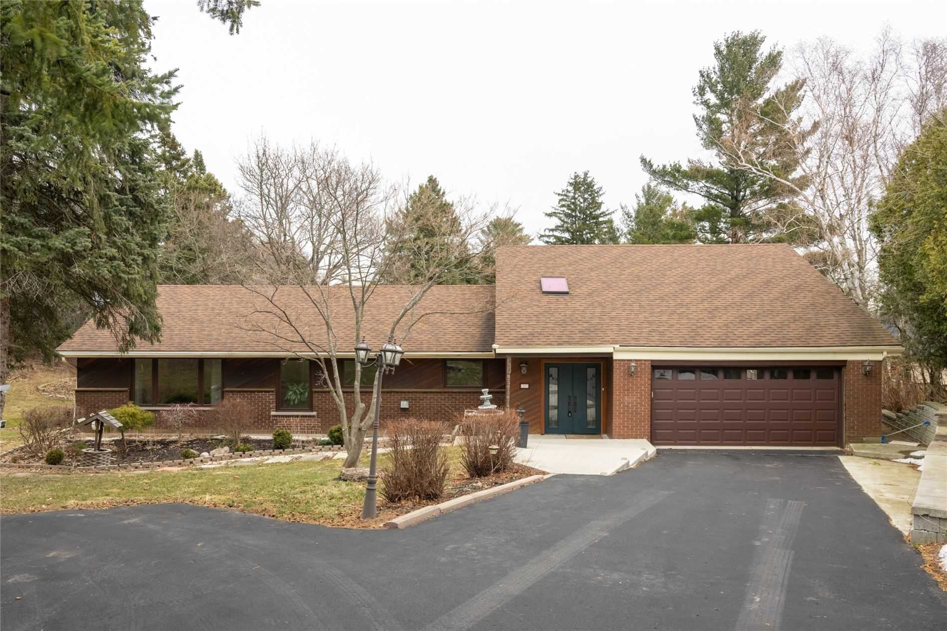 14 Greenwood Court, Hamilton, ON, L9H 4X2
