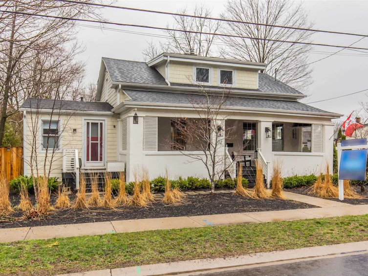102 York Road, Hamilton, ON, L9H 1L8