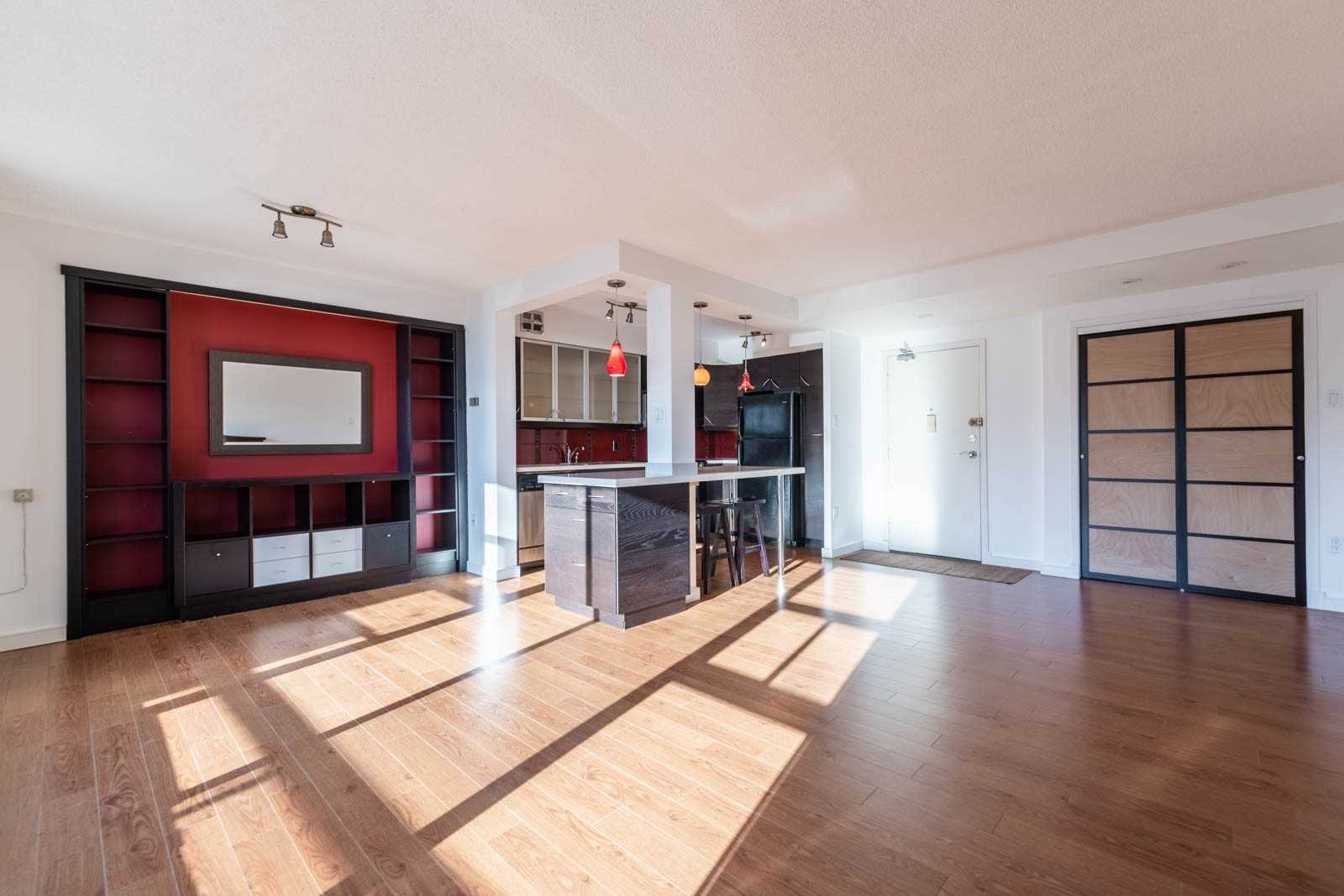 1109 - 1964 Main St W  