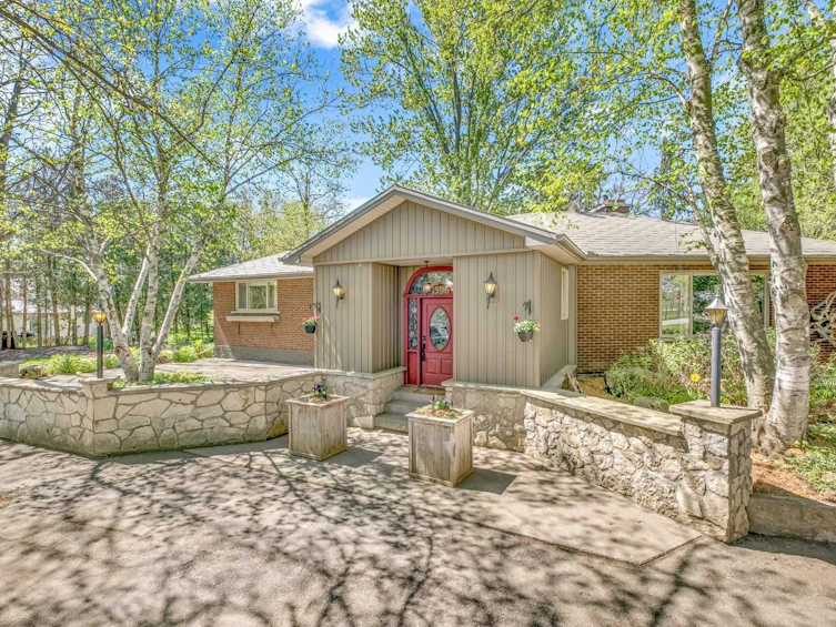 1586 4th Concession Road W, Hamilton, ON, L0R 2B0