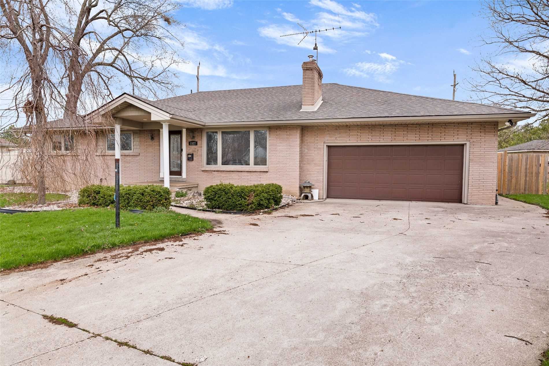 1527 St Gabriel Crescent, Windsor, ON, N9E 1N8