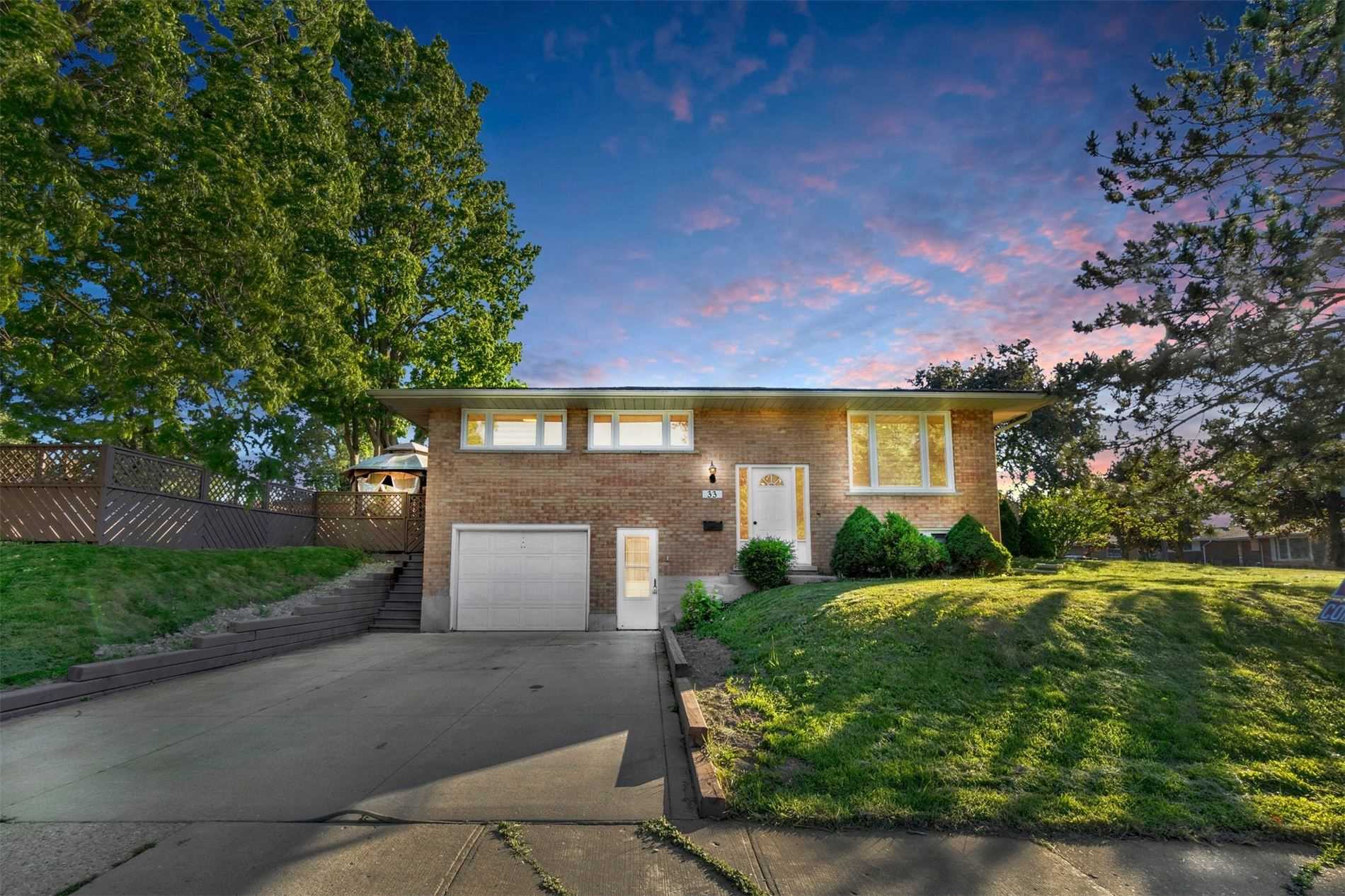 33 Sweetbriar Drive, Kitchener, ON, House For Sale REW