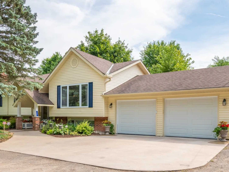1891 Centre Road, Hamilton, ON, L8N 2Z7