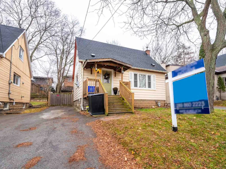211 Bowman Street, Hamilton, ON, L8S 2T9