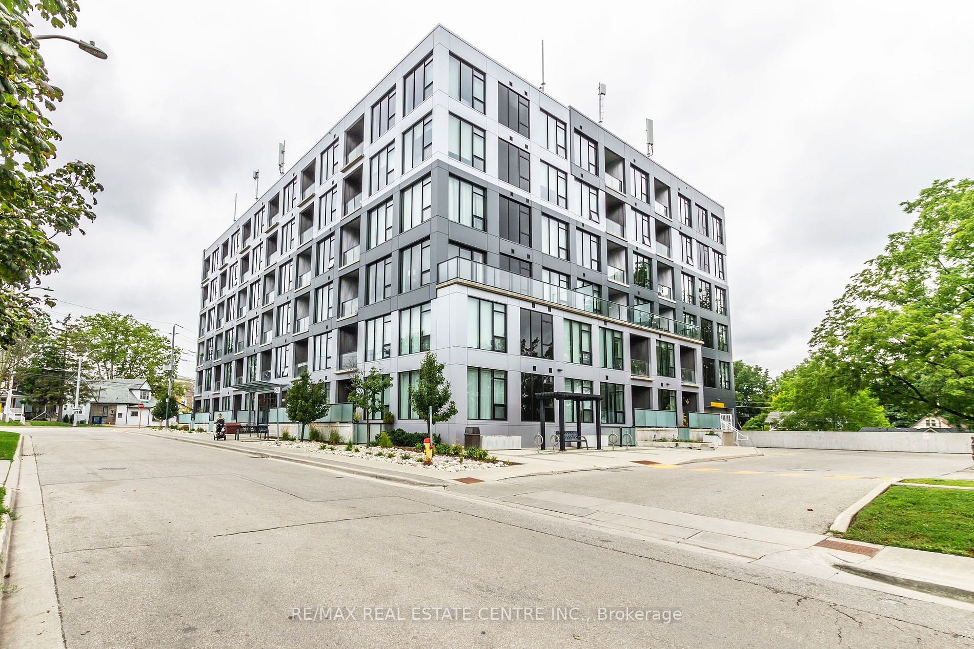 105609 King Street W, Kitchener, ON, Apt/Condo For Sale REW