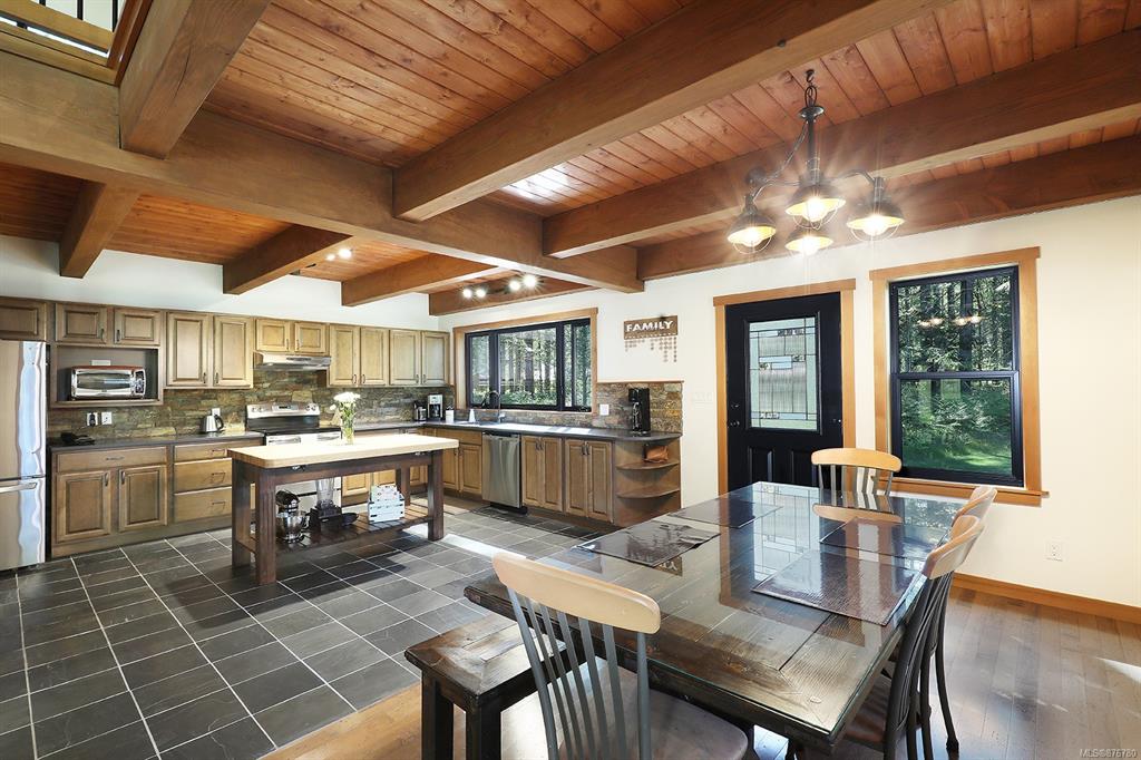 3881 Islak Road, Black Creek, BC, V9J 1Y9 - 8