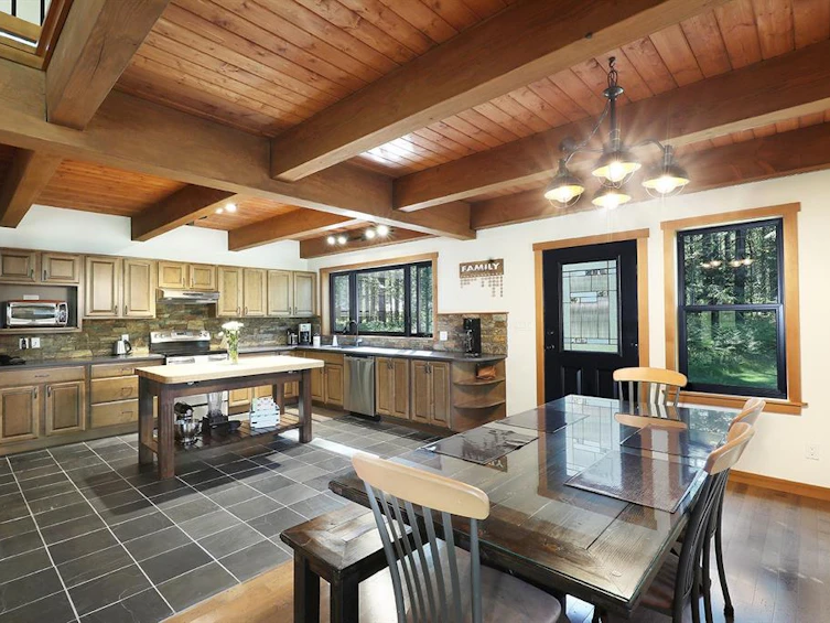 3881 Islak Road, Black Creek, BC, V9J 1Y9 - 8