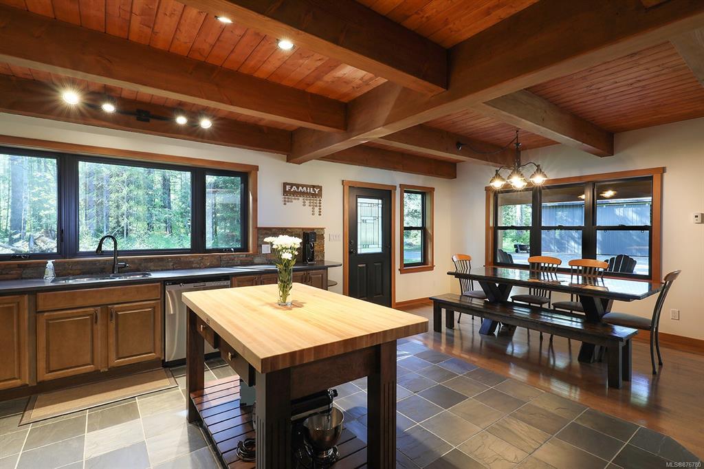 3881 Islak Road, Black Creek, BC, V9J 1Y9 - 10