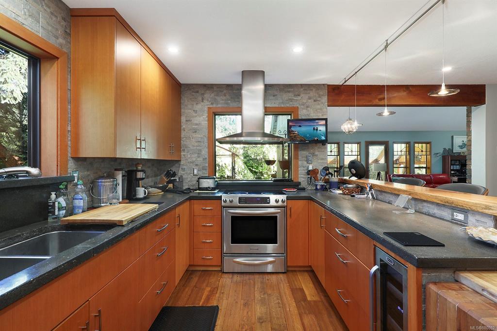 8830 Clarkson Avenue, Black Creek, BC, V9J 1A7 - 7