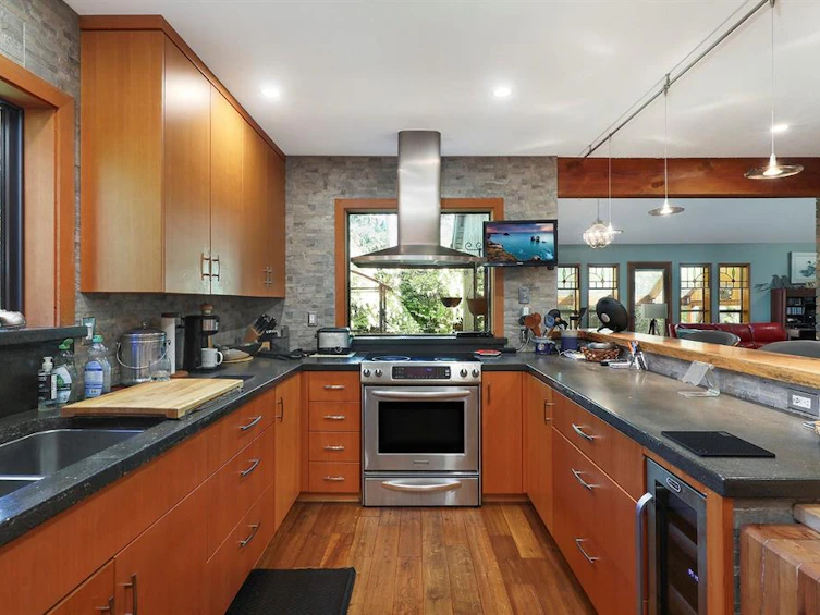 8830 Clarkson Avenue, Black Creek, BC, V9J 1A7 - 7