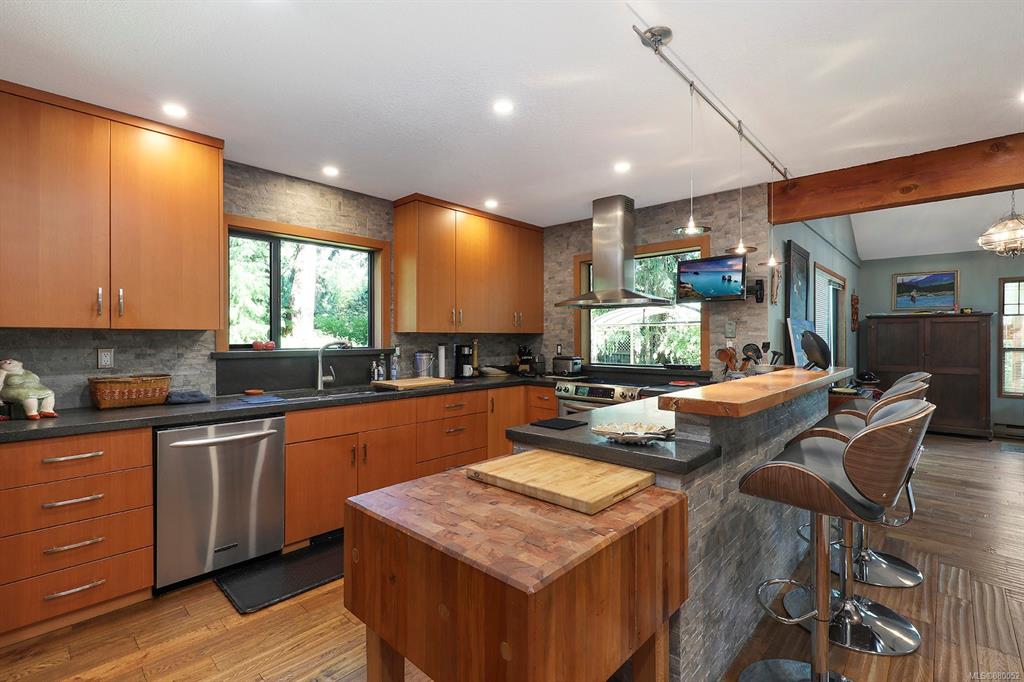 8830 Clarkson Avenue, Black Creek, BC, V9J 1A7 - 9
