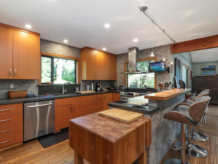 8830 Clarkson Avenue, Black Creek, BC, V9J 1A7 - 9