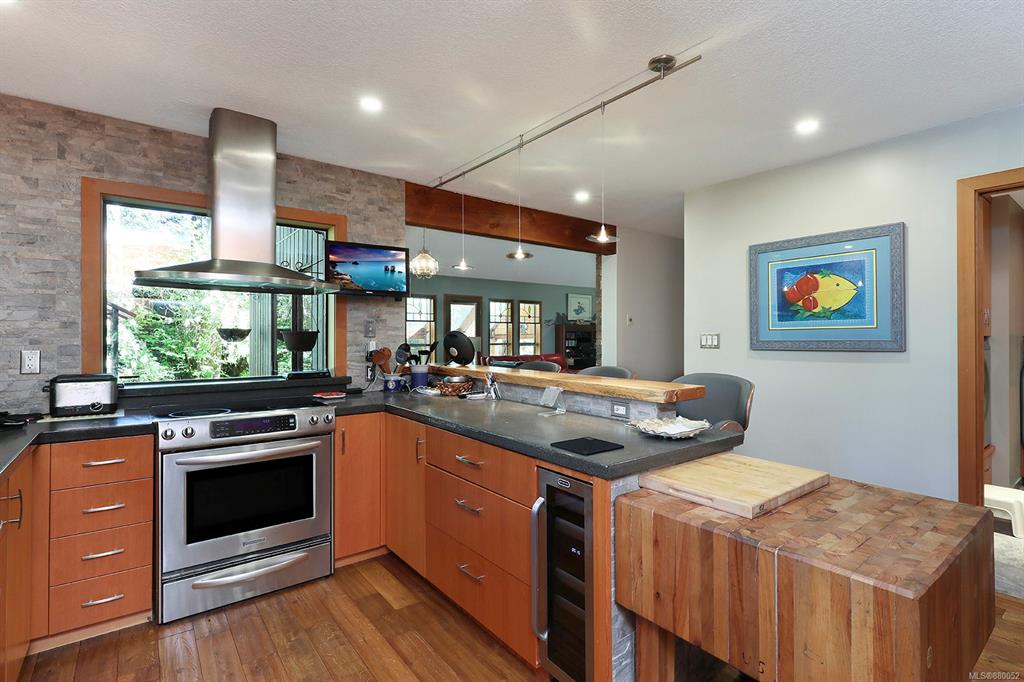8830 Clarkson Avenue, Black Creek, BC, V9J 1A7 - 10