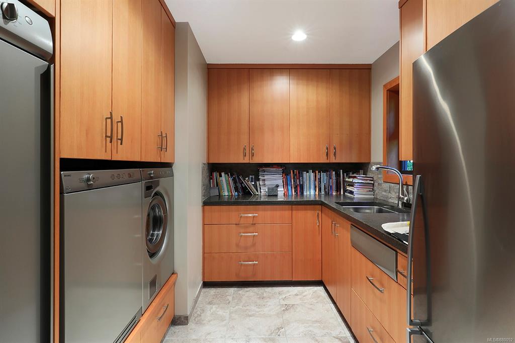 8830 Clarkson Avenue, Black Creek, BC, V9J 1A7 - 11