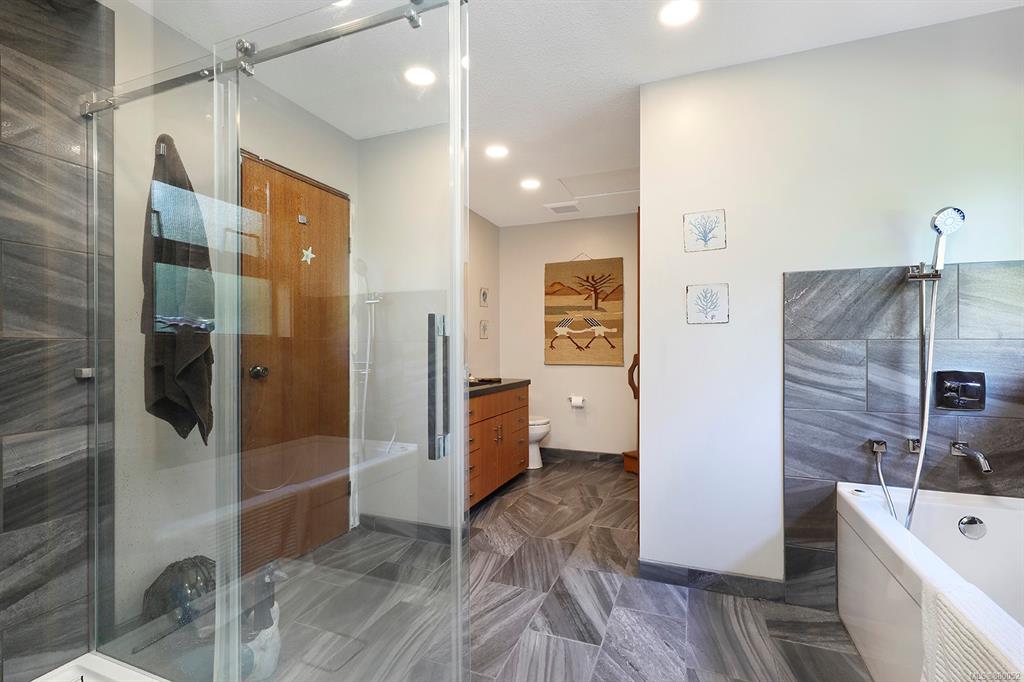 8830 Clarkson Avenue, Black Creek, BC, V9J 1A7 - 14