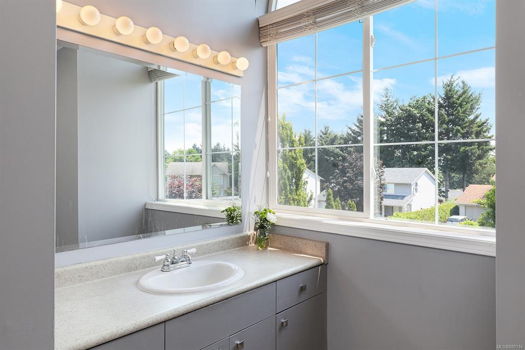 527 Deerwood Place, Comox, BC, V9M 4G3 - 11
