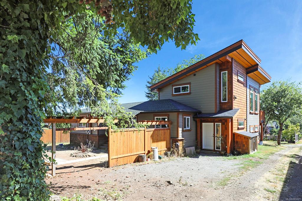 3328 Third Street, Cumberland, BC, V0R 1S0