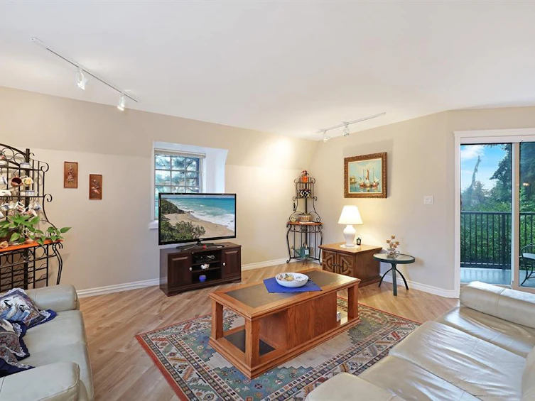 204-1695 Comox Avenue, Comox, BC, V9M 3M1 - 4