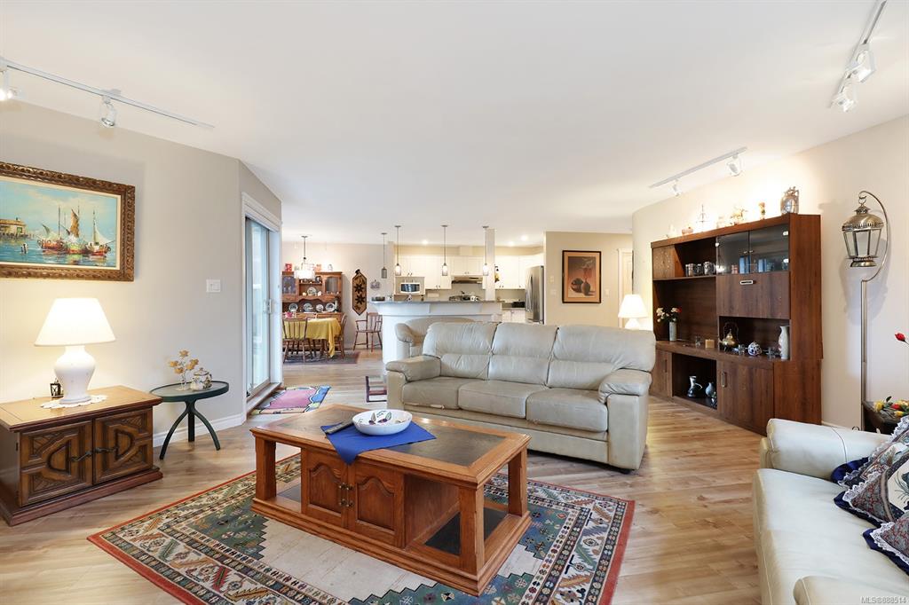 204-1695 Comox Avenue, Comox, BC, V9M 3M1 - 5