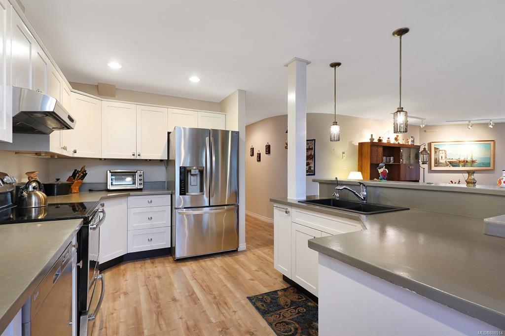 204-1695 Comox Avenue, Comox, BC, V9M 3M1 - 10