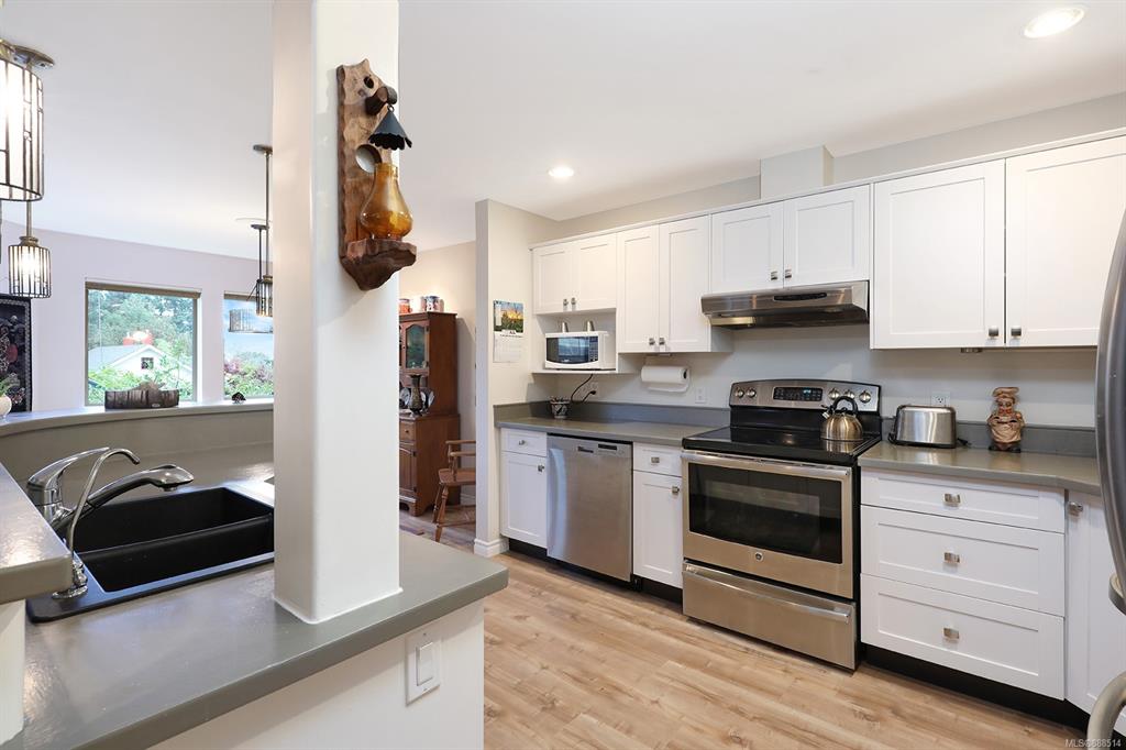 204-1695 Comox Avenue, Comox, BC, V9M 3M1 - 13