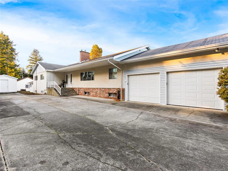 5353 Lost Lake Road, Nanaimo BC V9T 5E7