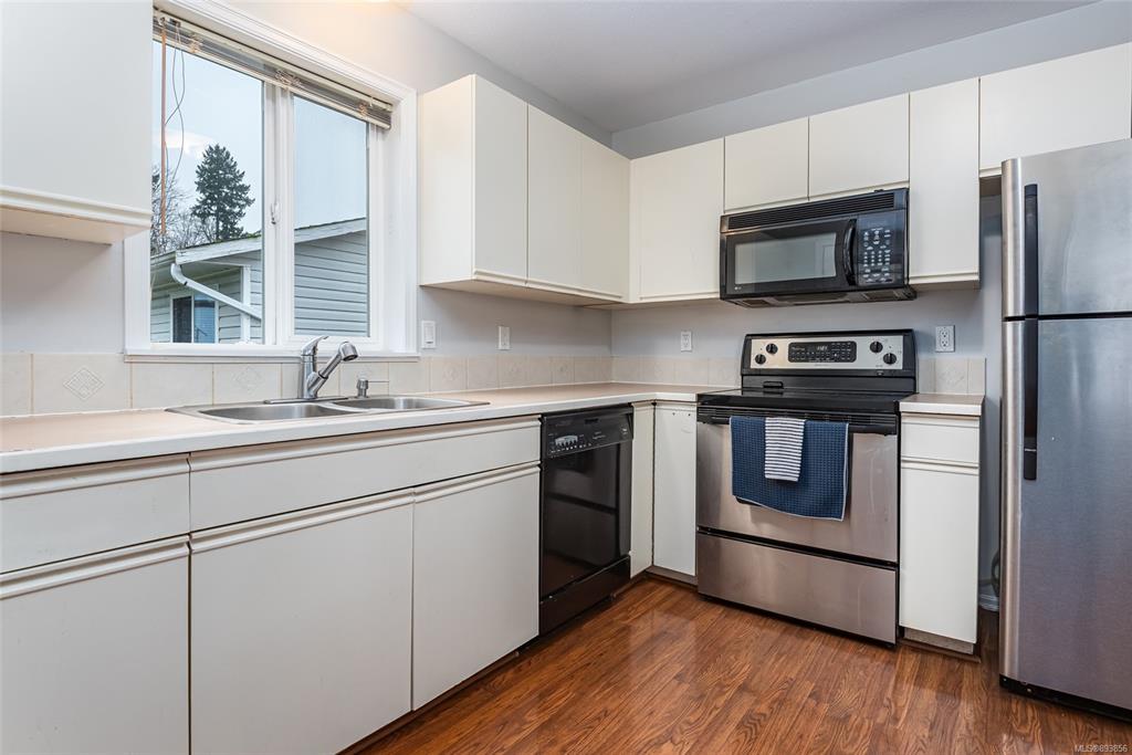 285 Nim Nim Place, Courtenay, BC, V9N 5T2 - 10