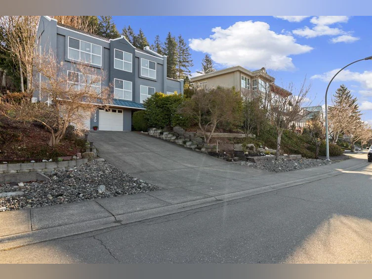 1330 Farquharson Drive, Courtenay, BC, V9N 9A4