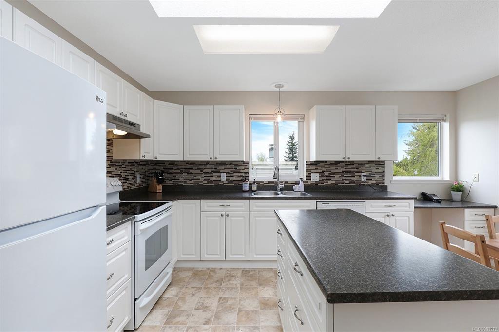 2741 Fairmile Road, Campbell River, BC, V9W 7L6 - 3