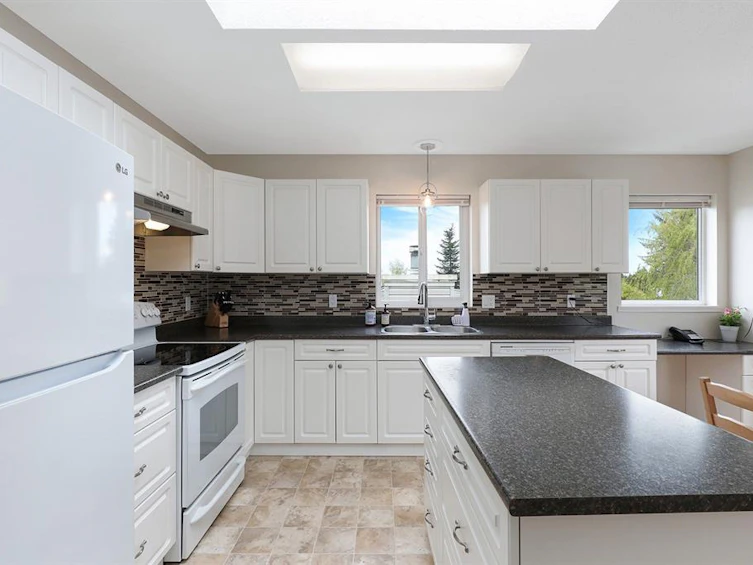 2741 Fairmile Road, Campbell River, BC, V9W 7L6 - 3