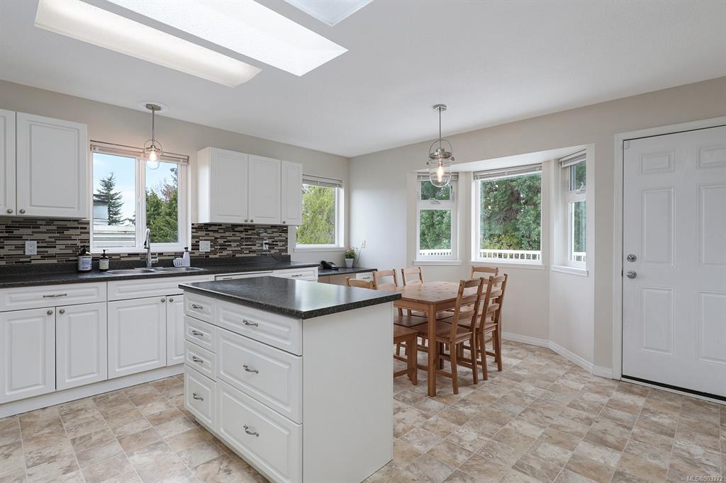 2741 Fairmile Road, Campbell River, BC, V9W 7L6 - 6