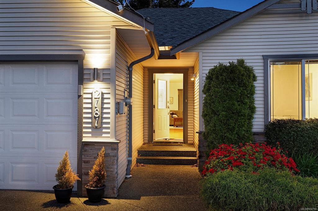 2181 Stirling Crescent, Courtenay, BC, V9N 9W6 - 2