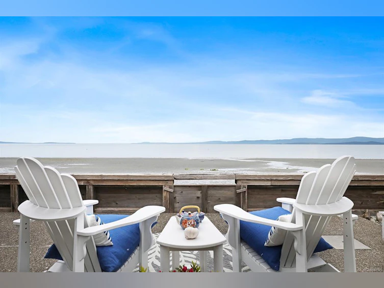 2935 W Island Highway, Qualicum Beach, BC, V9K 2H2
