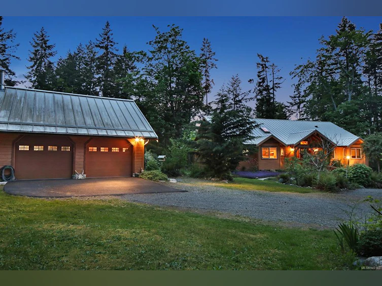 2169 Quenville Road, Comox, BC, V9J 1X7