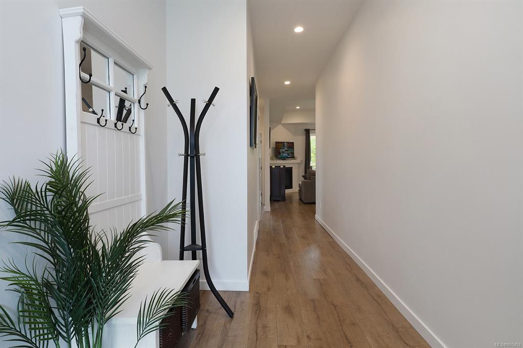 2511 Kentmere Avenue, Cumberland, BC, V0R 1S0 - 7