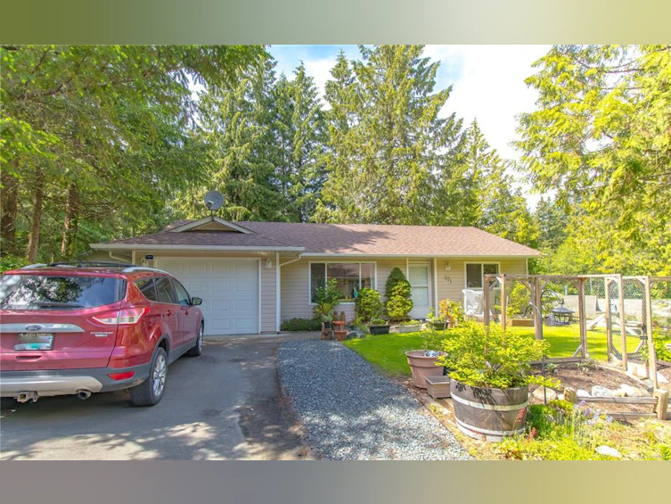101-3105 Rinvold Road, Hilliers, BC, V9K 2R7