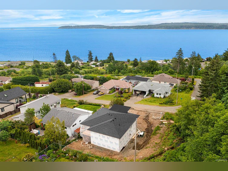 5633 3rd Street, Fanny Bay, BC, V0R 3B0