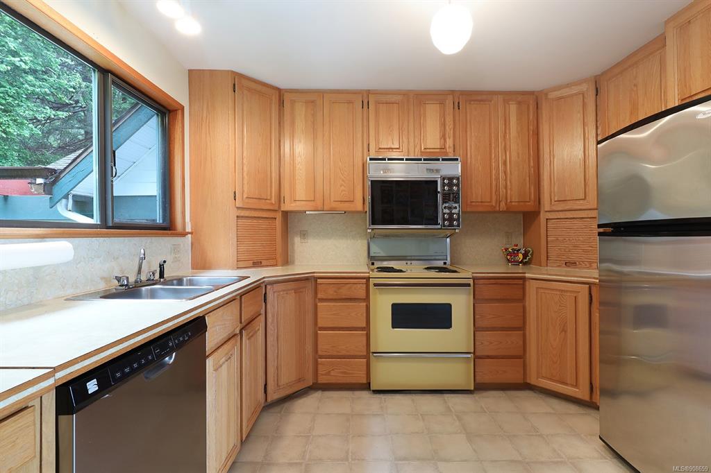 1478 Wilkinson Road, Comox, BC, V9M 4B3 - 12
