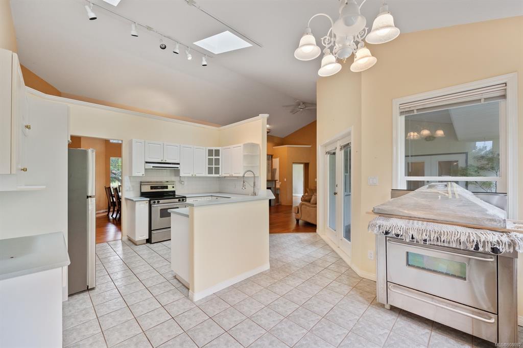 3135 Kensington Crescent, Courtenay, BC, V9N 8Z8 - 5