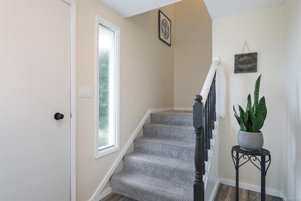 525 Nootka Street, Comox, BC, V9M 2L8 - 4