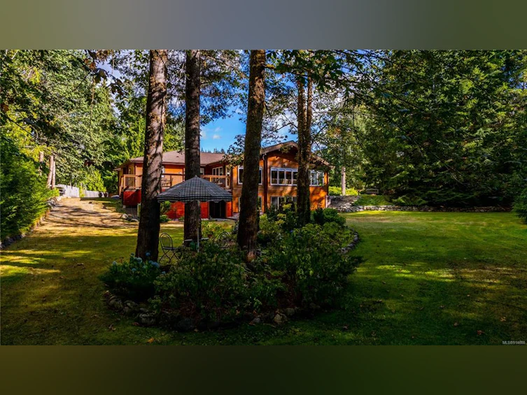 6744 Wall Street, Honeymoon Bay, BC, V0R 1Y0