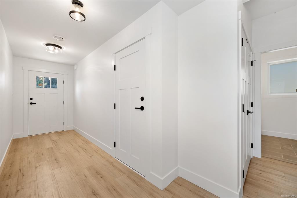 2828 Maryport Avenue, Cumberland, BC, V0R 1S0 - 3