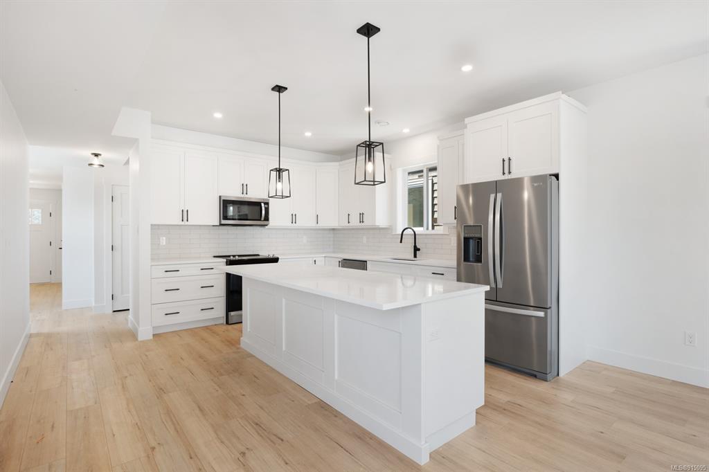 2828 Maryport Avenue, Cumberland, BC, V0R 1S0 - 7