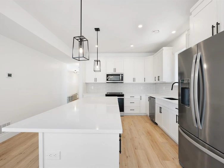 2828 Maryport Avenue, Cumberland, BC, V0R 1S0 - 8