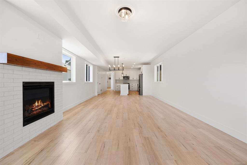2828 Maryport Avenue, Cumberland, BC, V0R 1S0 - 10